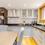 Chalet Anémones Chalet, Central, 4 Bedrooms, Sauna&parking *