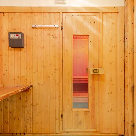 Domek alpejski Anemones Chalet, Central, 4 Bedrooms, Sauna And Parking *