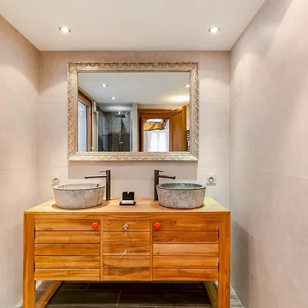 Anemones Chalet, Central, 4 Bedrooms, Sauna And Parking
