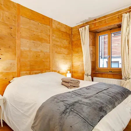 Anemones Chalet, Central, 4 Bedrooms, Sauna And Parking 木屋 *