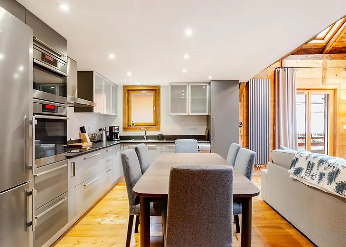 Anemones Chalet, Central, 4 Bedrooms, Sauna And Parking 木屋 *