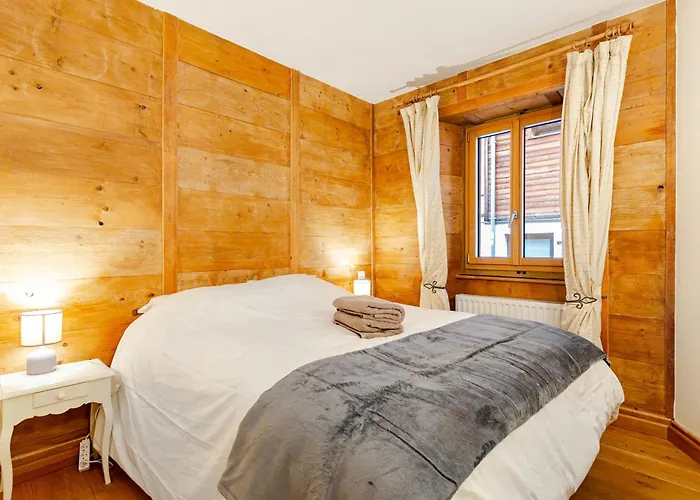 Anemones Chalet, Central, 4 Bedrooms, Sauna And Parking 木屋 *